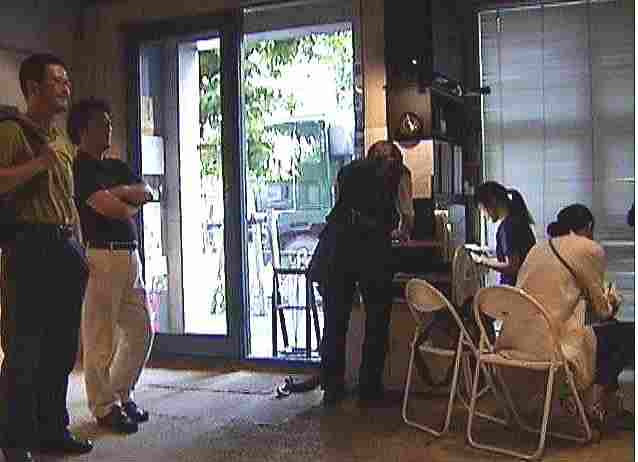 ���R���Ɨ��q���i