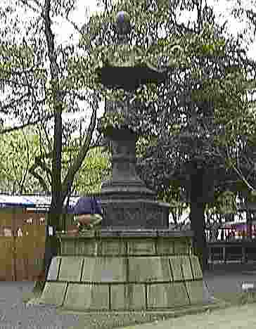 ���ʉE��̓��U